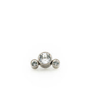 Load image into Gallery viewer, Titanium Internally Threaded 3-Swarovski Crystal Cluster Top - Clear

